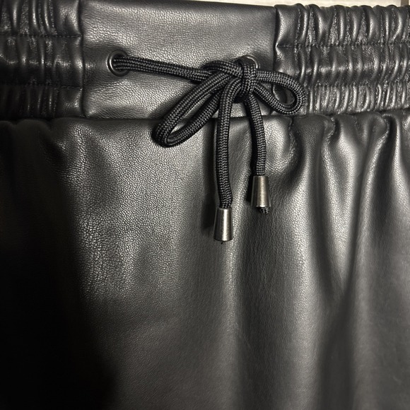 Tinseltown Black Faux Leather Mini Skirt with Drawstring Waist & Pockets, Size L - Picture 2 of 9